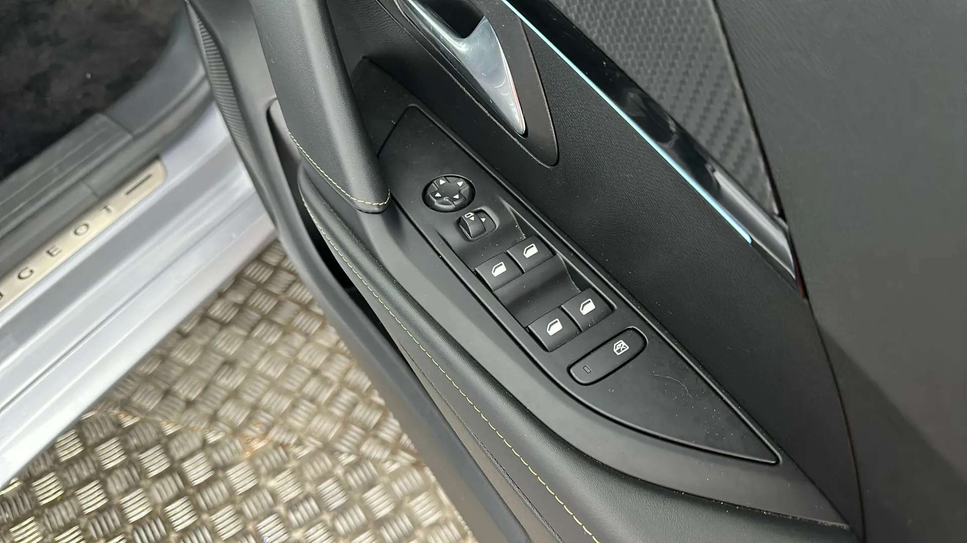 2023 PEUGEOT 208 2023 PEUGEOT 208