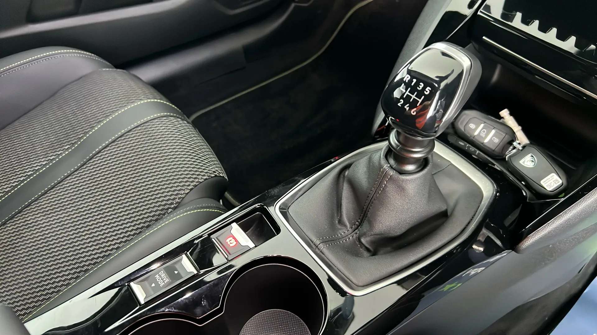 2024 PEUGEOT 208 2024 PEUGEOT 208