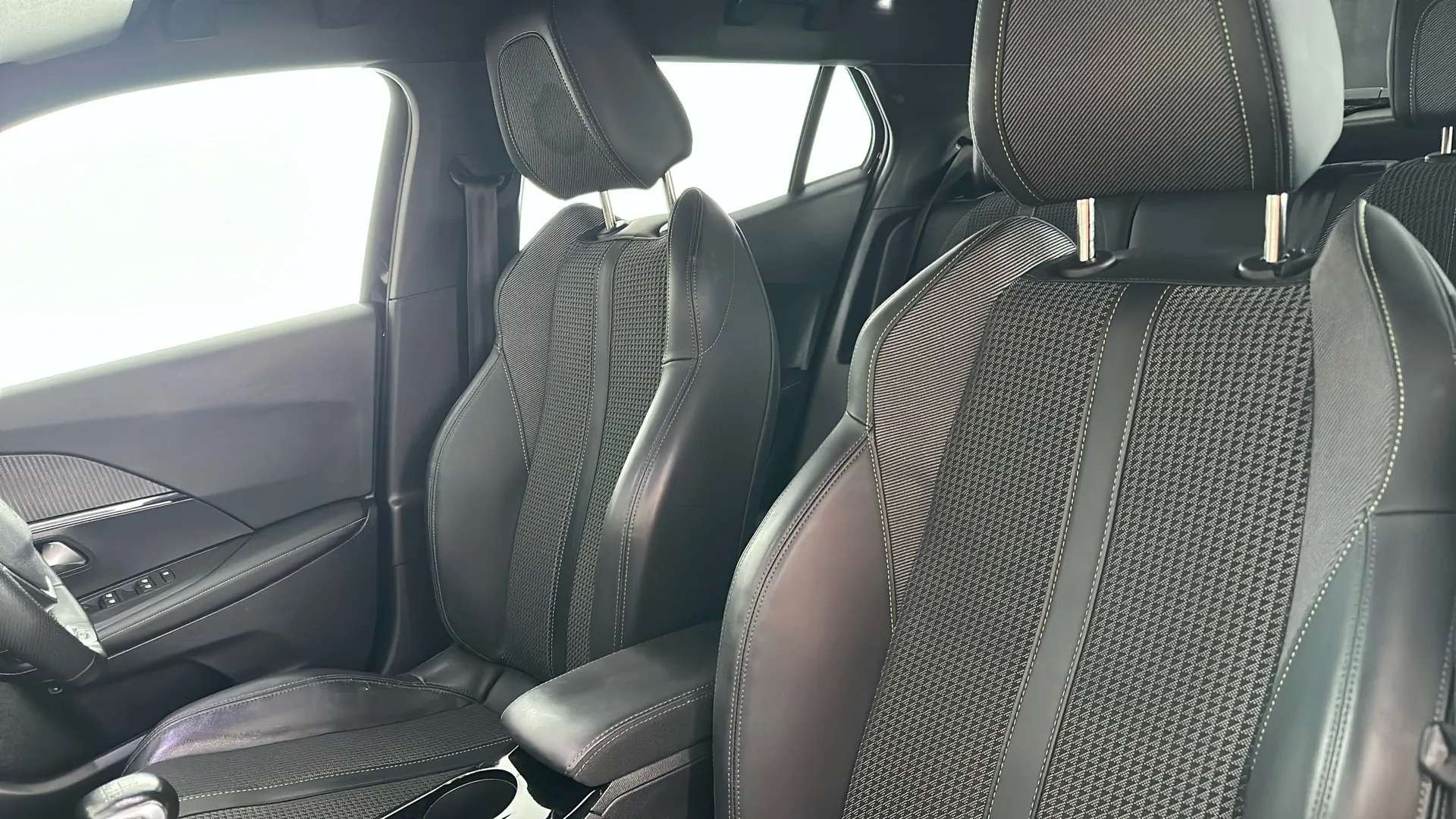 2023 PEUGEOT 2008 2023 PEUGEOT 2008
