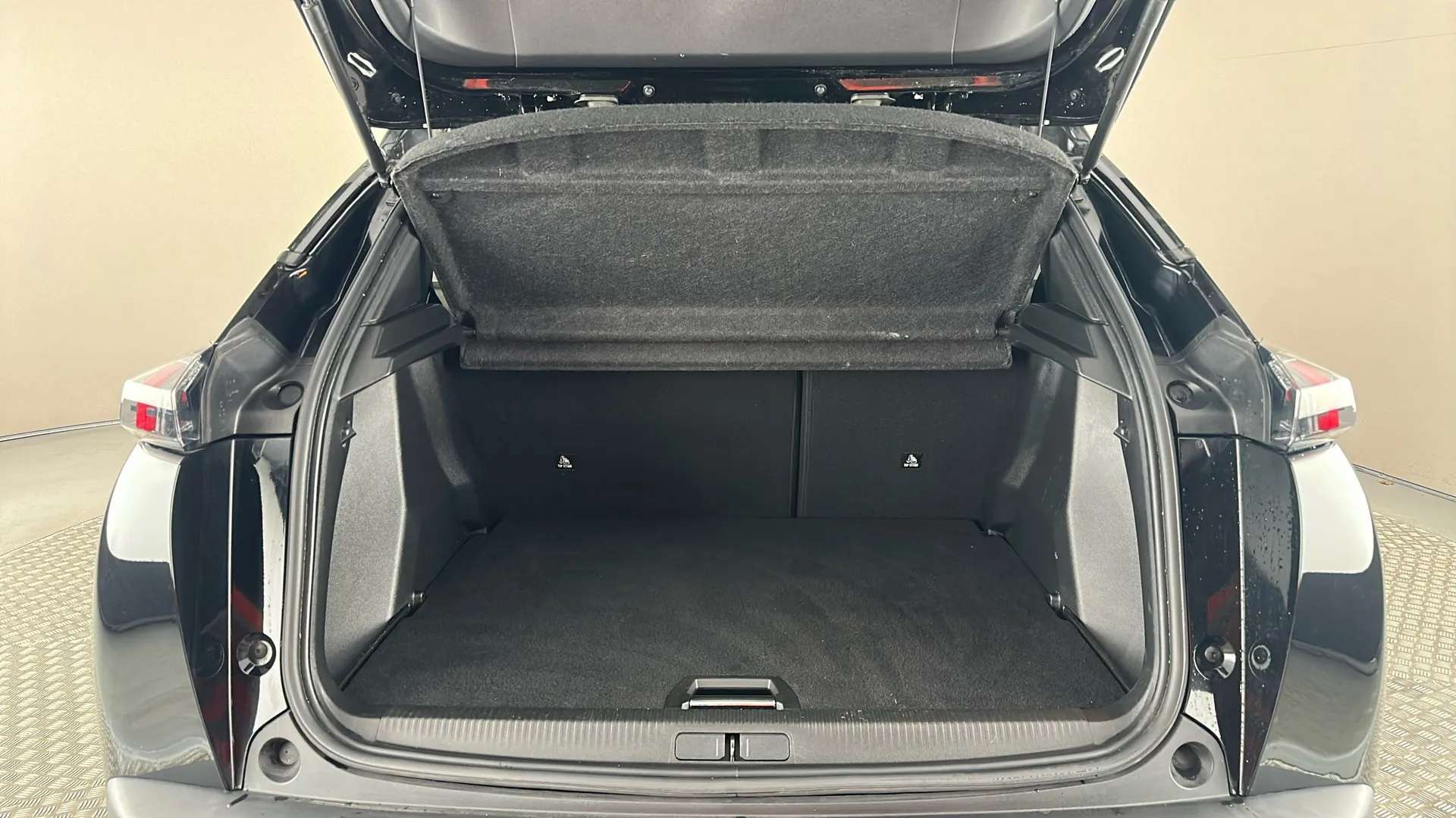 2023 PEUGEOT 2008 2023 PEUGEOT 2008