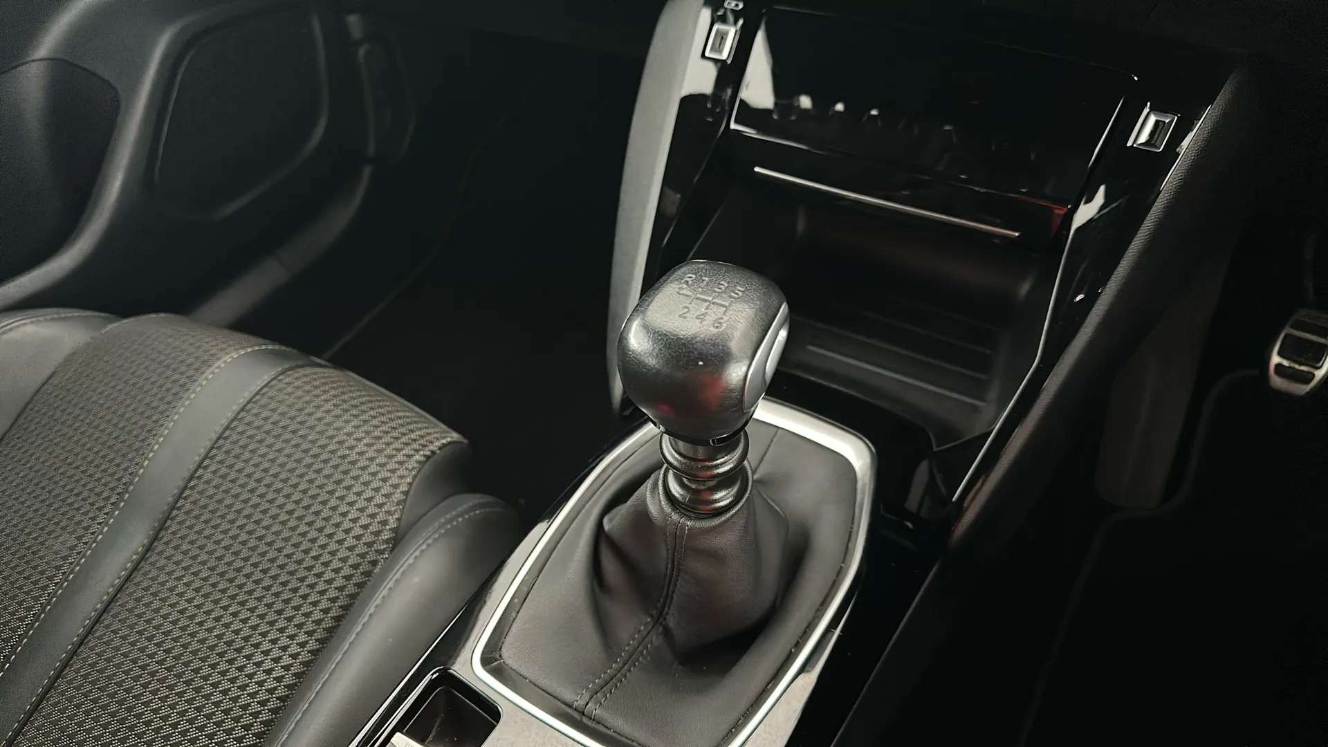 2023 PEUGEOT 2008 2023 PEUGEOT 2008