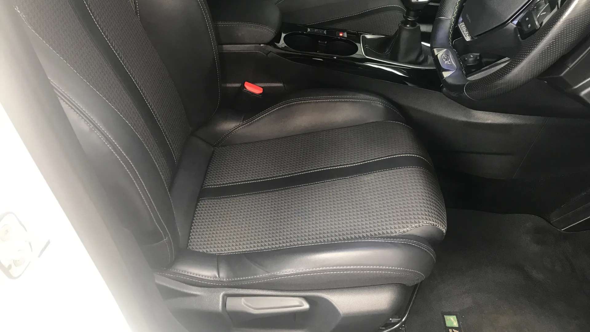 2022 PEUGEOT 2008 2022 PEUGEOT 2008