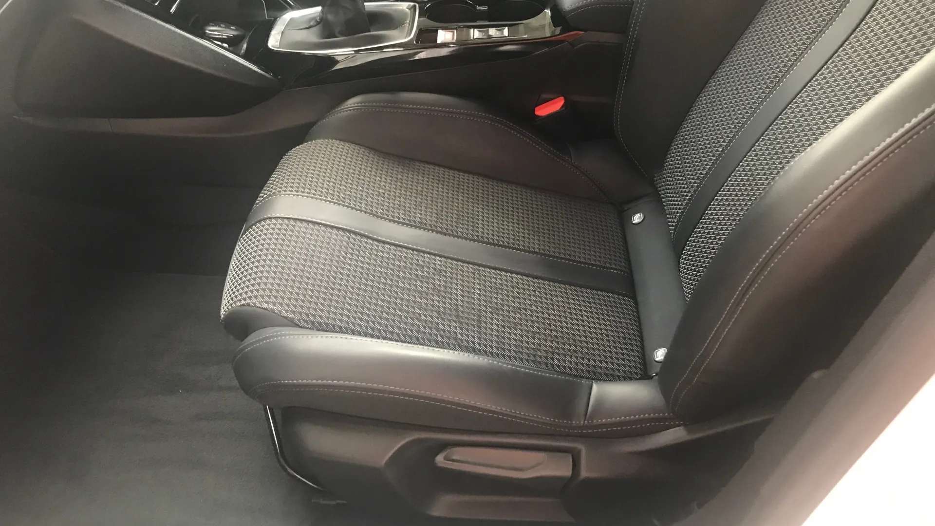 2022 PEUGEOT 2008 2022 PEUGEOT 2008