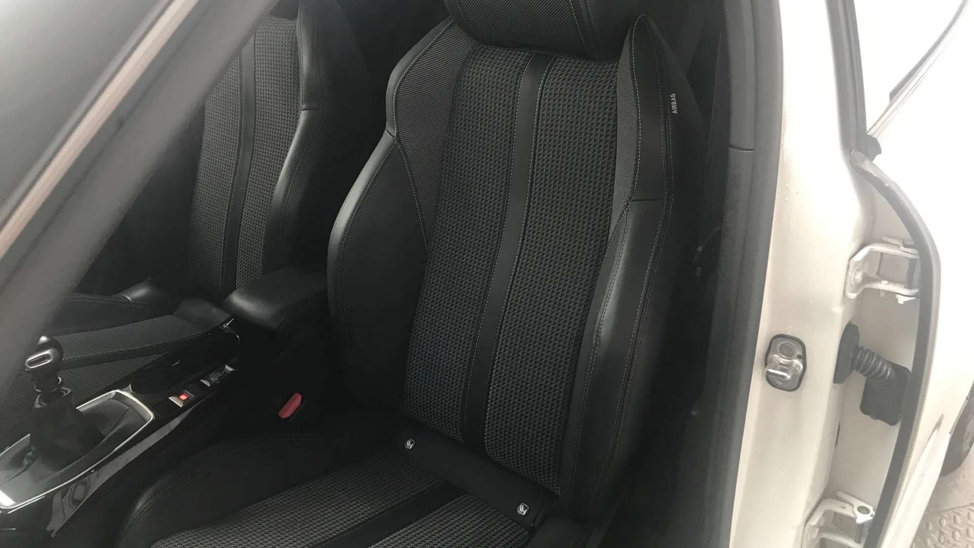 2022 PEUGEOT 2008 2022 PEUGEOT 2008
