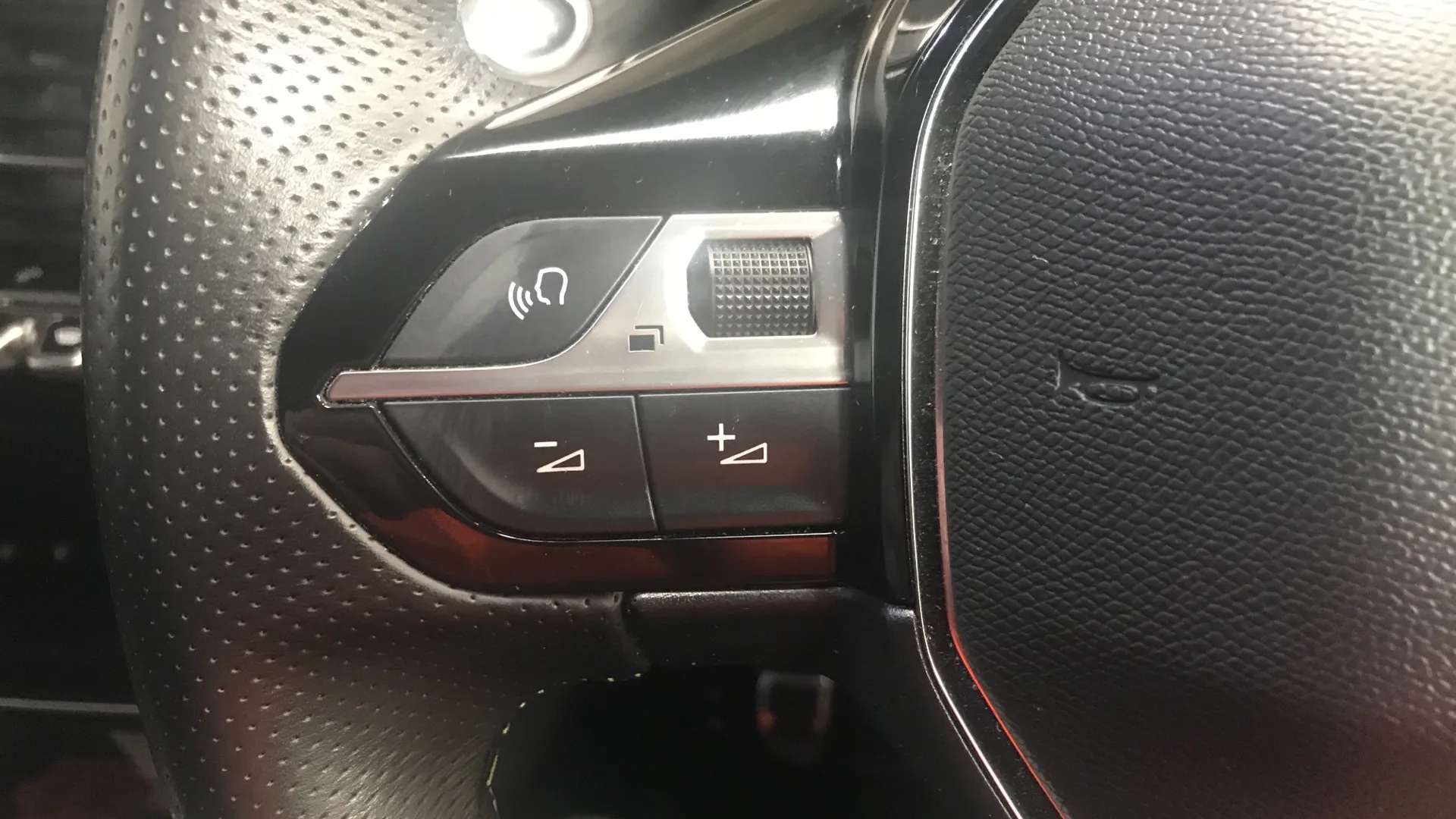 2022 PEUGEOT 2008 2022 PEUGEOT 2008