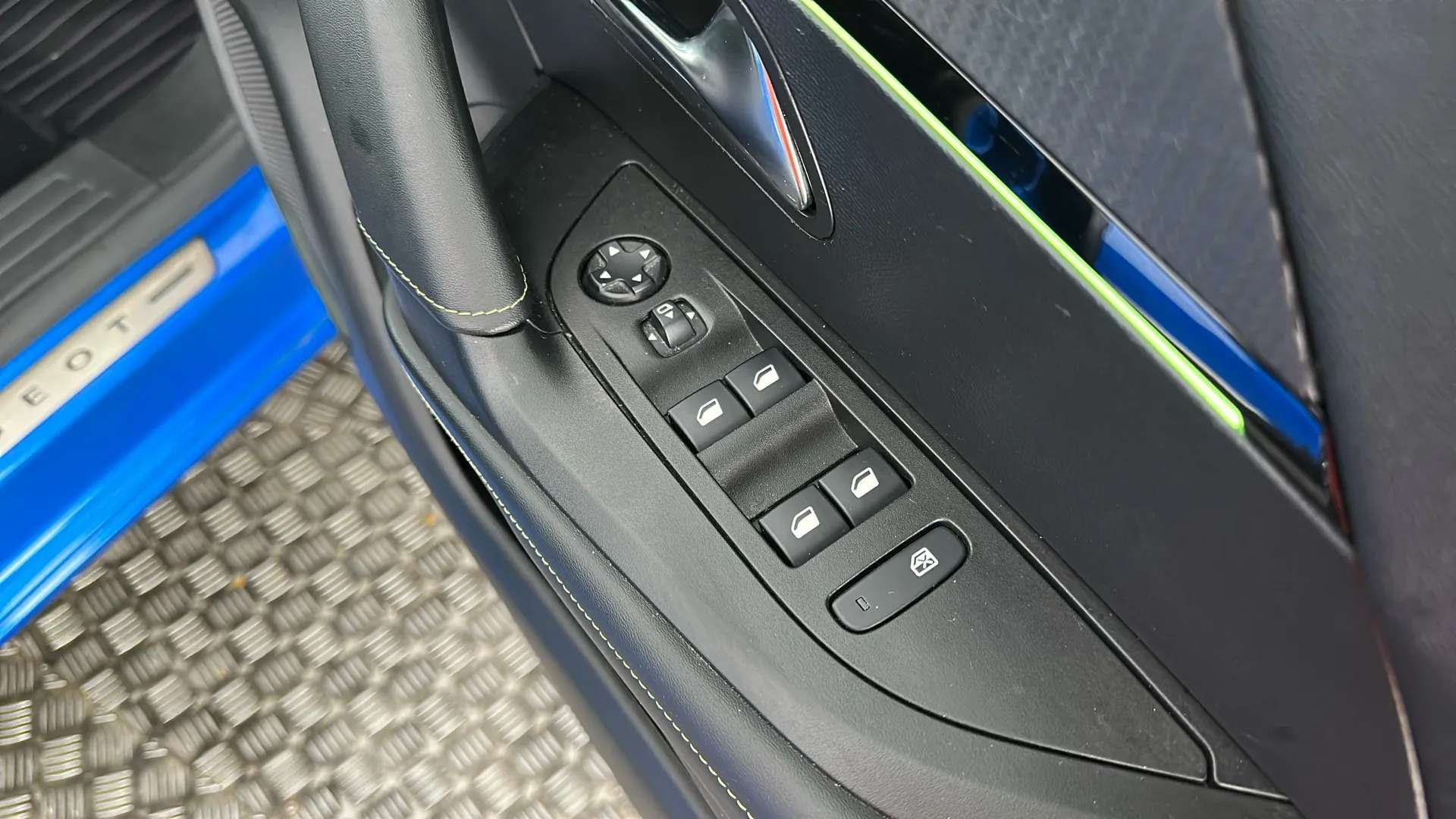 2022 PEUGEOT 2008 2022 PEUGEOT 2008