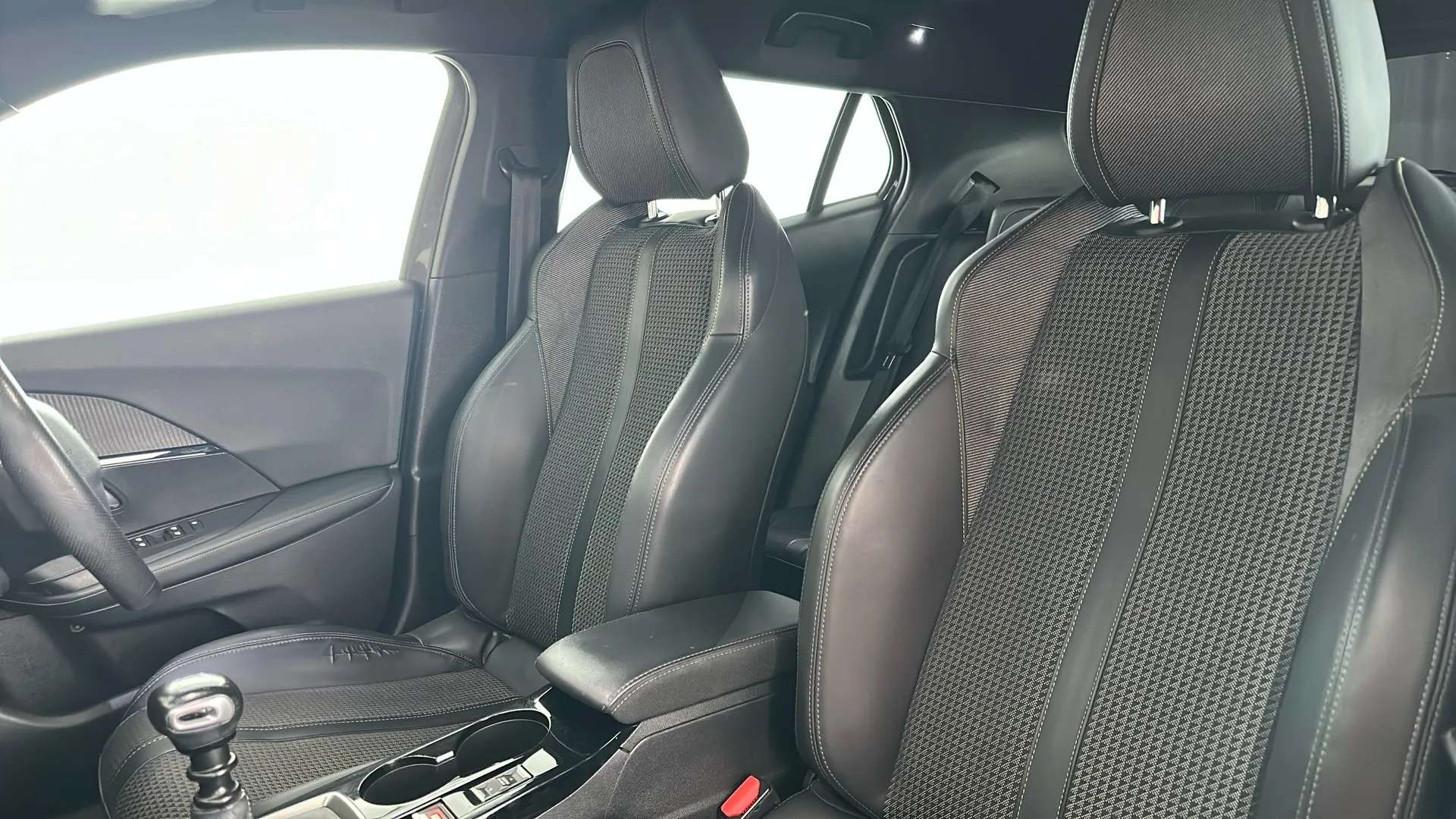 2021 PEUGEOT 2008 2021 PEUGEOT 2008