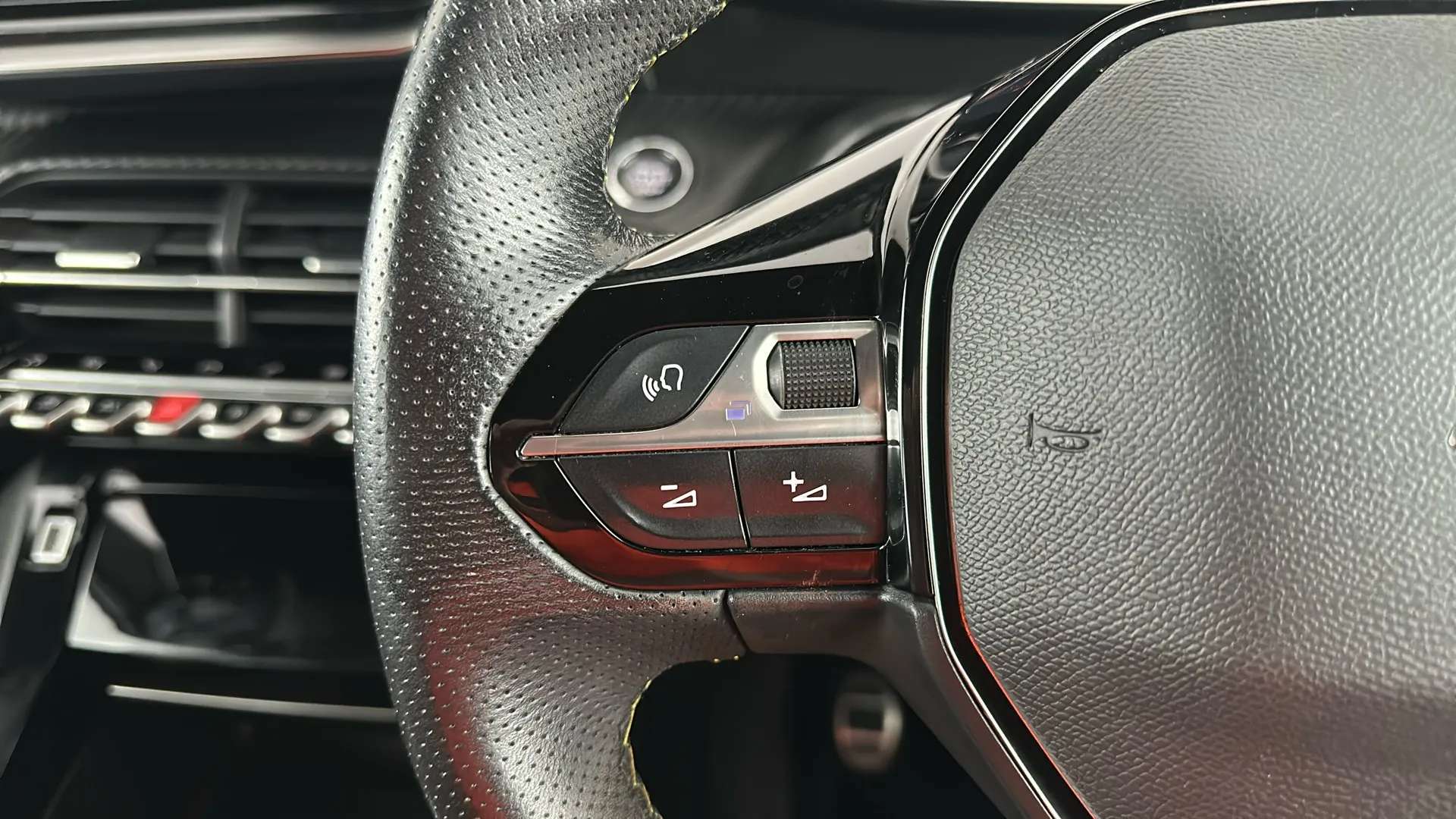 2021 PEUGEOT 2008 2021 PEUGEOT 2008