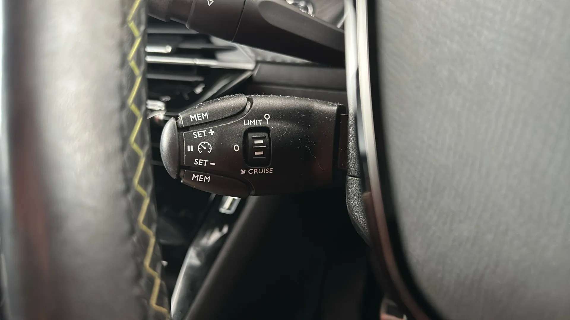 2021 PEUGEOT 2008 2021 PEUGEOT 2008