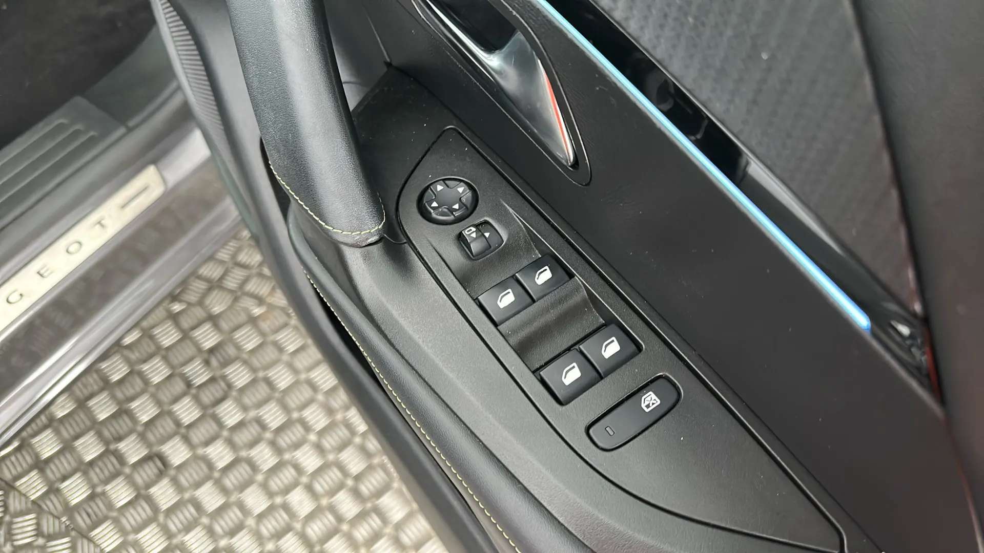 2021 PEUGEOT 2008 2021 PEUGEOT 2008