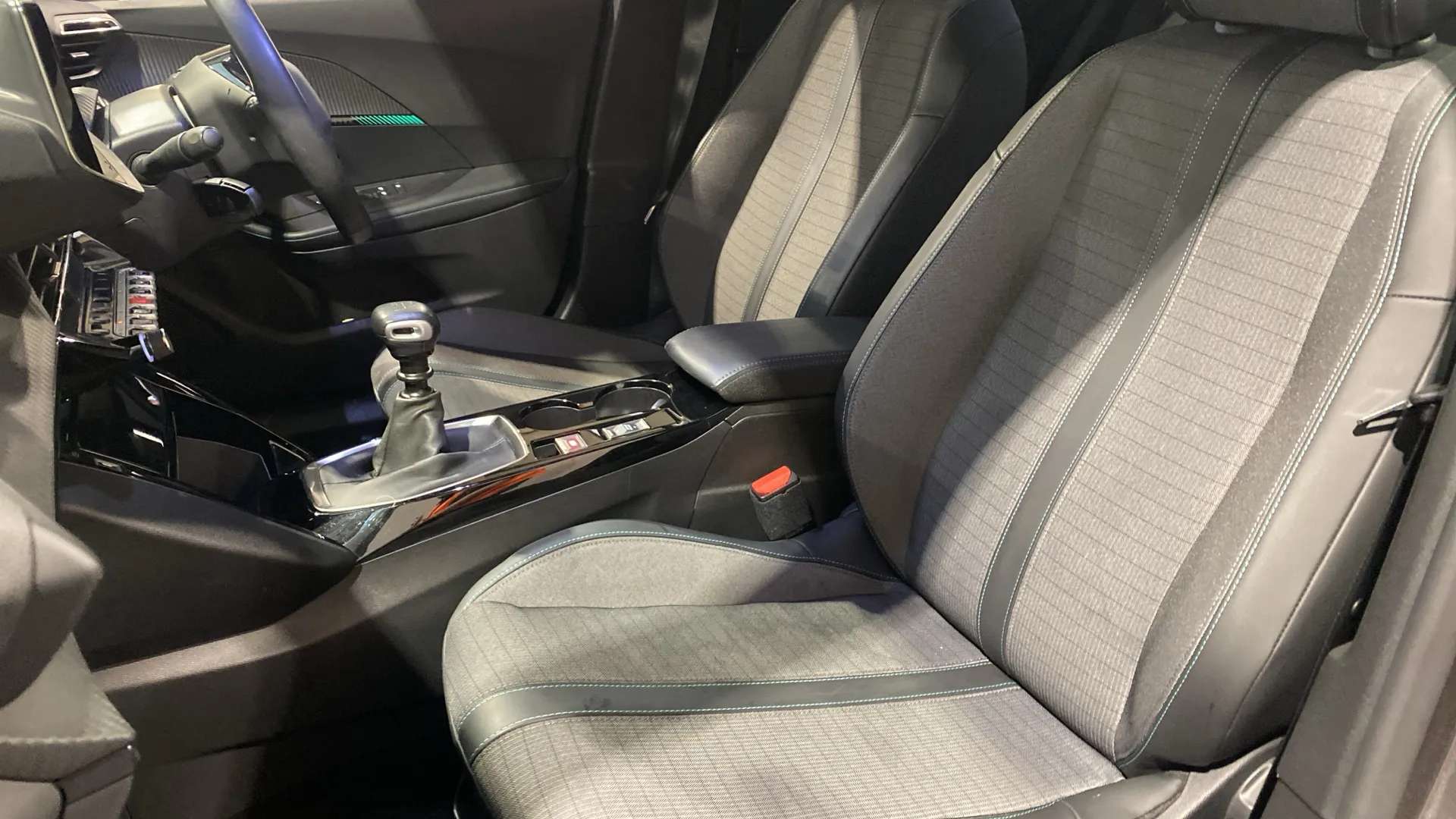 2021 PEUGEOT 2008 2021 PEUGEOT 2008