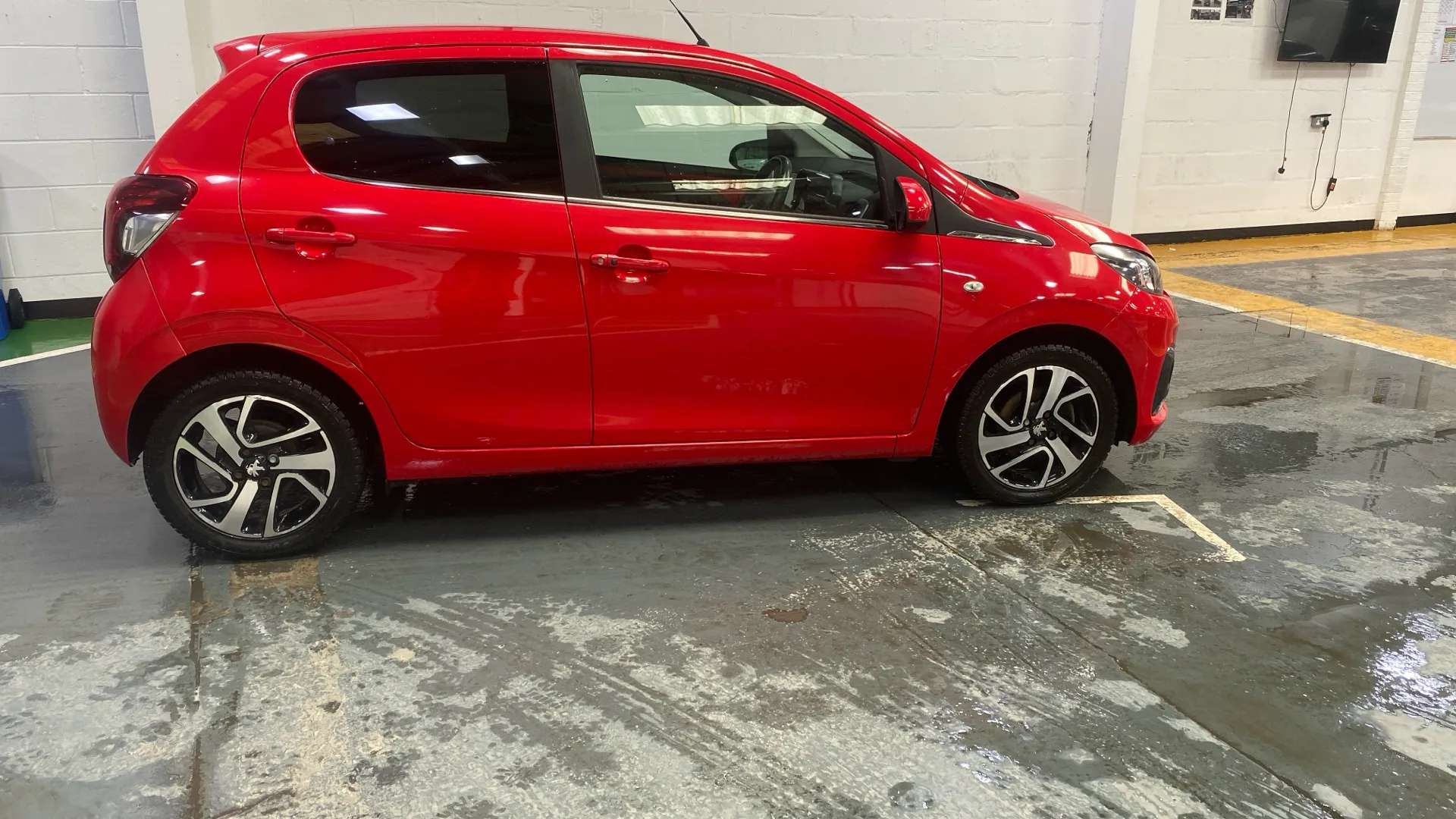 A 2017 PEUGEOT 108 1.2 PureTech Allure A 2017 PEUGEOT 108 1.2 PureTech Allure