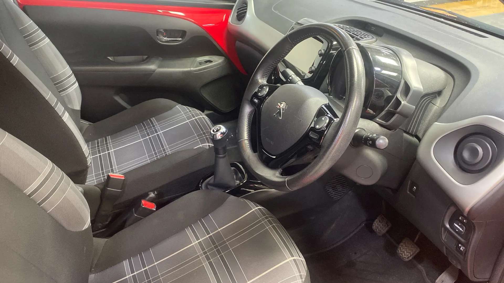 A 2017 PEUGEOT 108 1.2 PureTech Allure A 2017 PEUGEOT 108 1.2 PureTech Allure