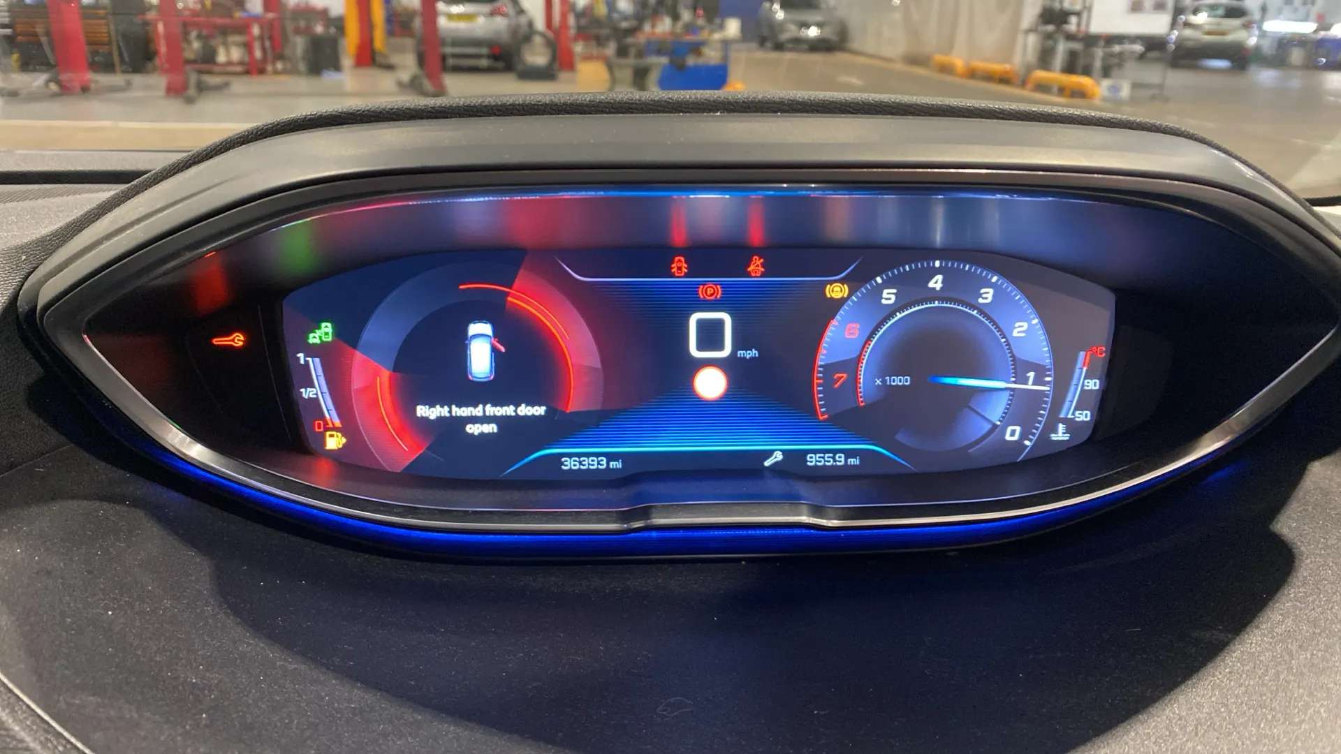 A 2018 PEUGEOT 3008 1.2 PureTech Allure A 2018 PEUGEOT 3008 1.2 PureTech Allure