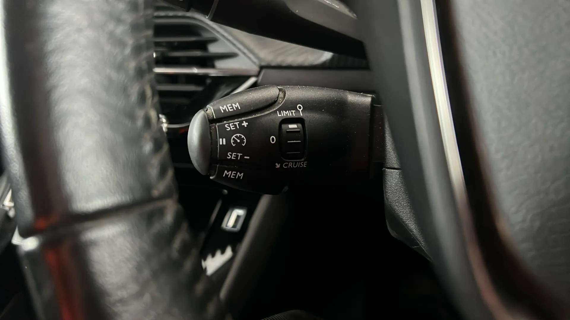 2020 PEUGEOT 2008 2020 PEUGEOT 2008