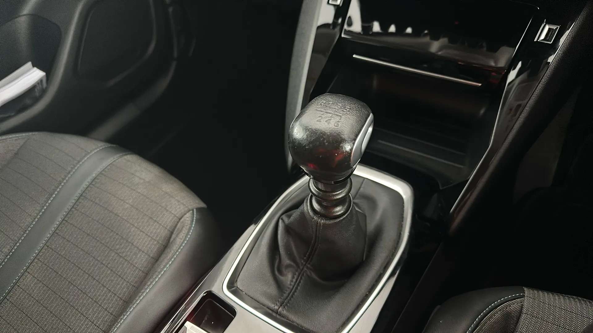 2021 PEUGEOT 2008 2021 PEUGEOT 2008