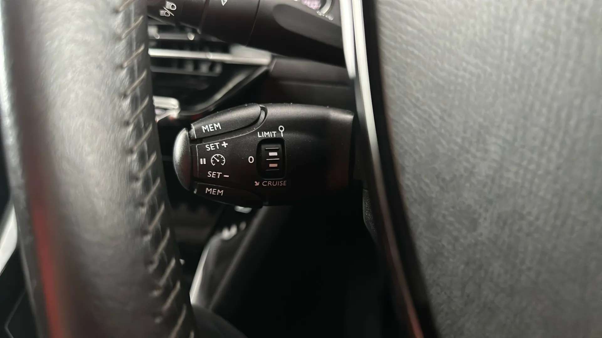 2021 PEUGEOT 2008 2021 PEUGEOT 2008