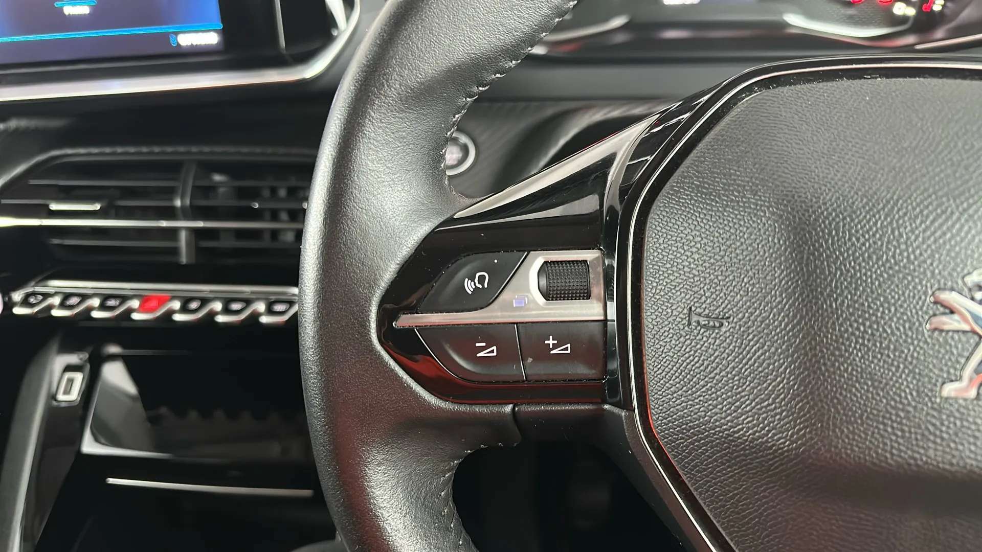 2021 PEUGEOT 2008 2021 PEUGEOT 2008
