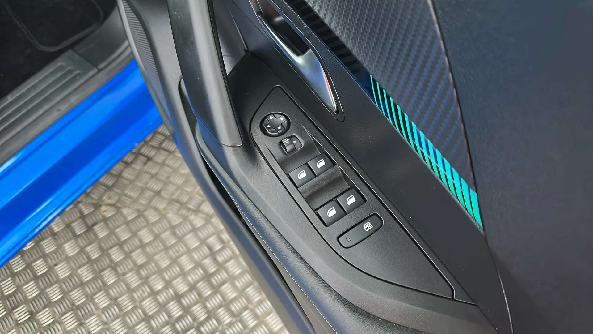 2021 PEUGEOT 2008 2021 PEUGEOT 2008