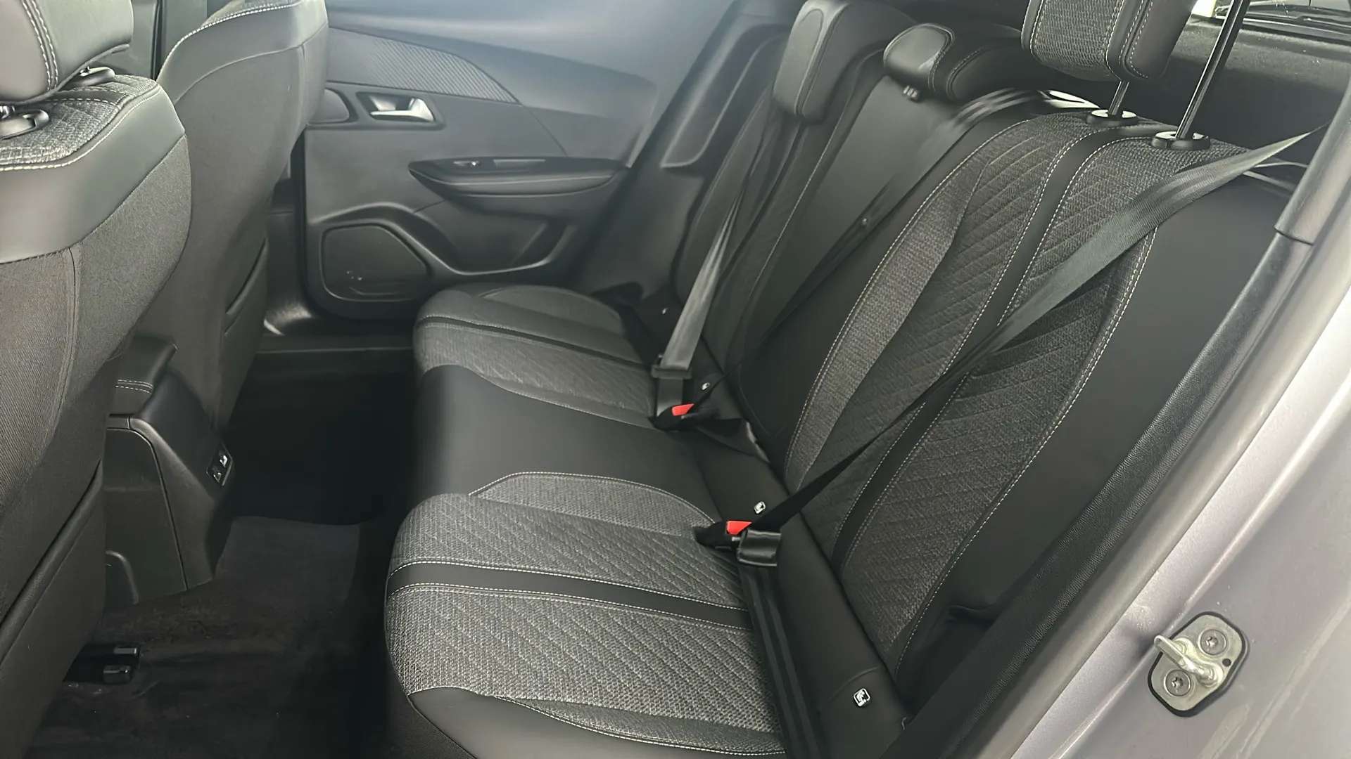 2024 PEUGEOT 2008 2024 PEUGEOT 2008