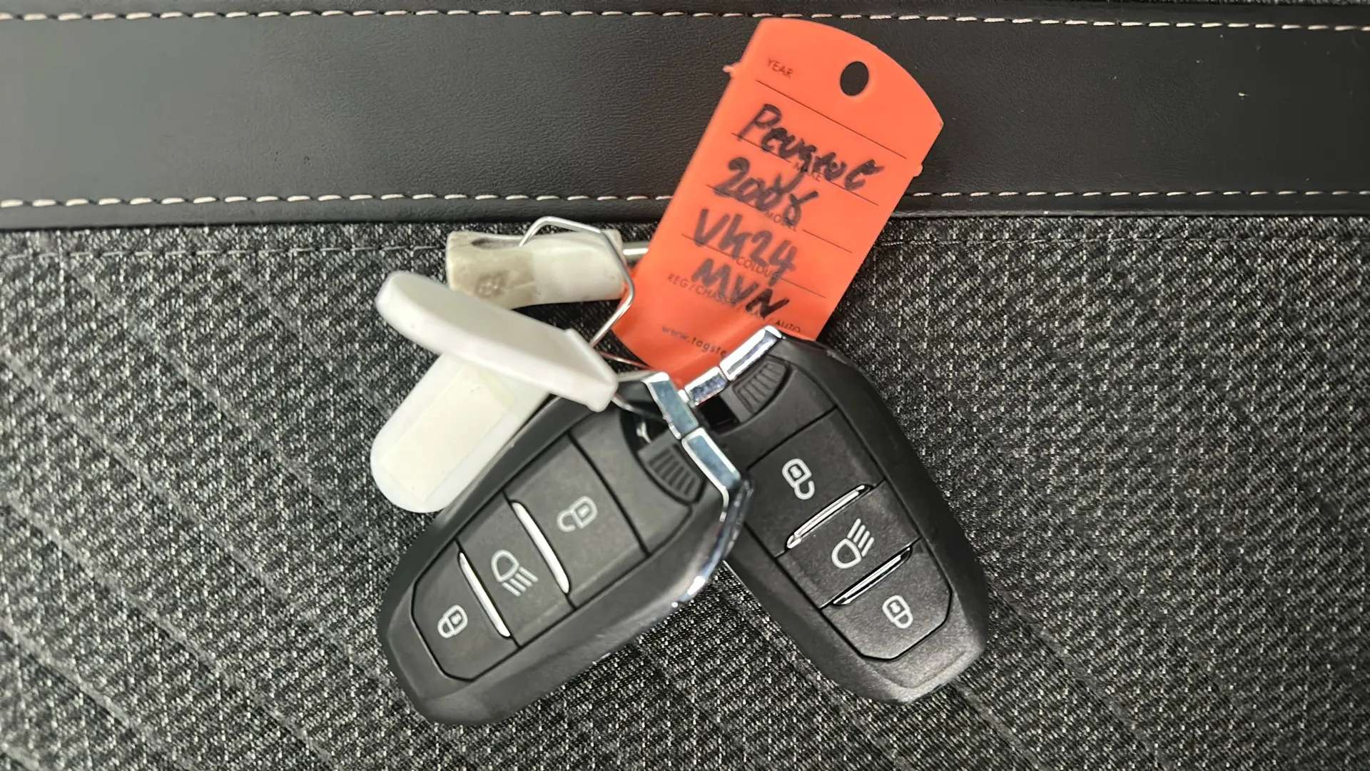 2024 PEUGEOT 2008 2024 PEUGEOT 2008