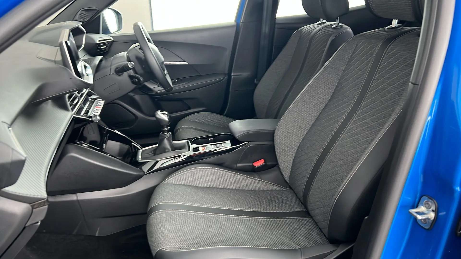 2024 PEUGEOT 2008 2024 PEUGEOT 2008