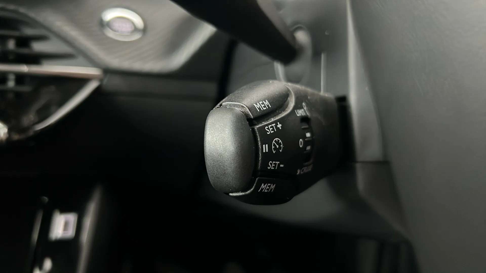 2024 PEUGEOT 2008 2024 PEUGEOT 2008