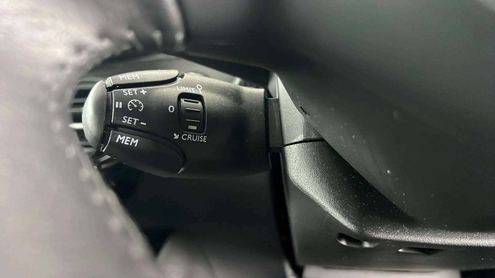 2024 PEUGEOT 2008 2024 PEUGEOT 2008