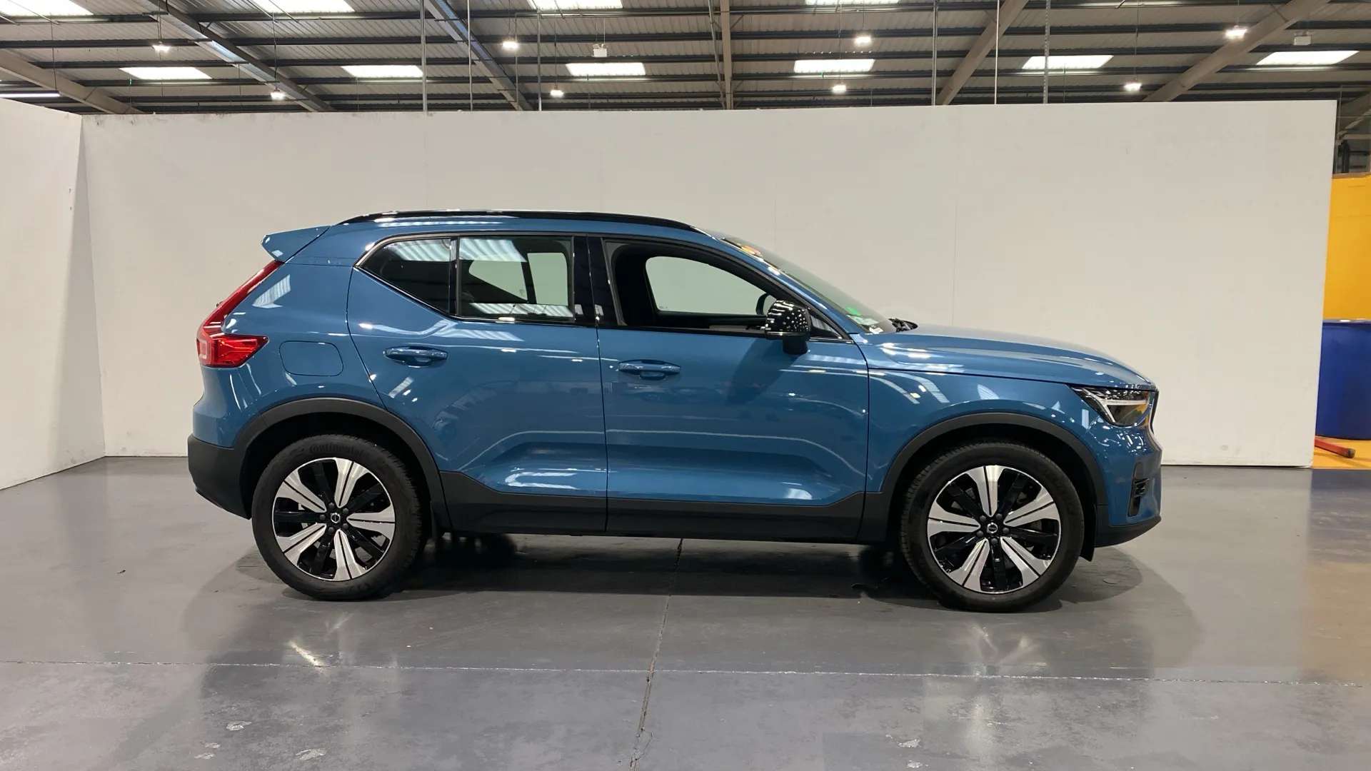 2022 VOLVO XC40 2022 VOLVO XC40