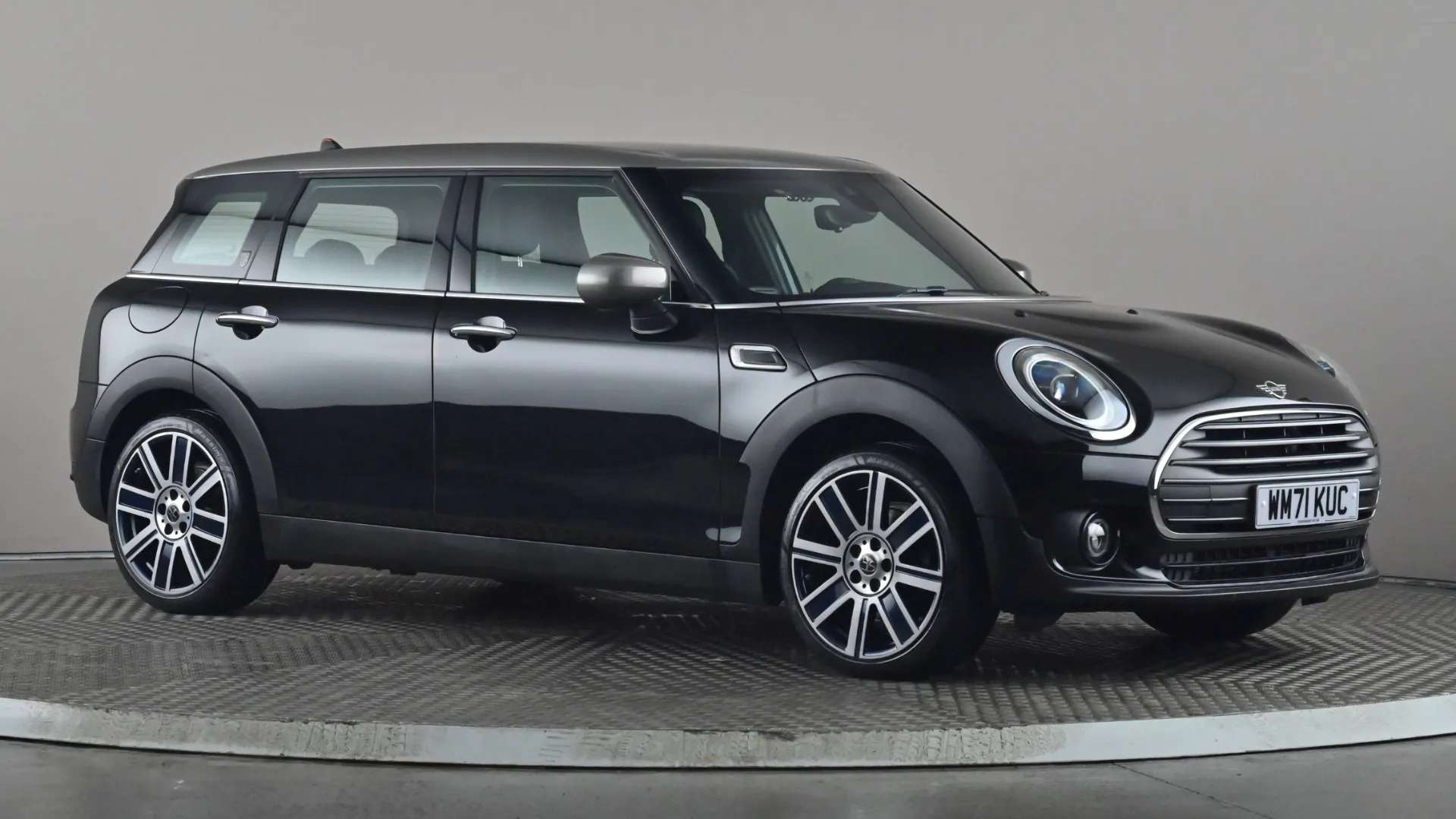 A 2022 MINI CLUBMAN 1.5 Cooper Exclusive 6dr Auto A 2022 MINI CLUBMAN 1.5 Cooper Exclusive 6dr Auto