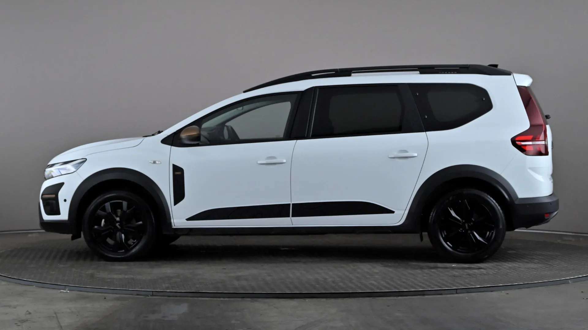 A 2024 DACIA JOGGER 1.6 HEV Extreme Auto A 2024 DACIA JOGGER 1.6 HEV Extreme Auto