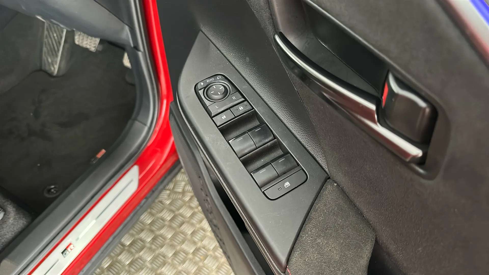 2024 TOYOTA C-HR 2024 TOYOTA C-HR