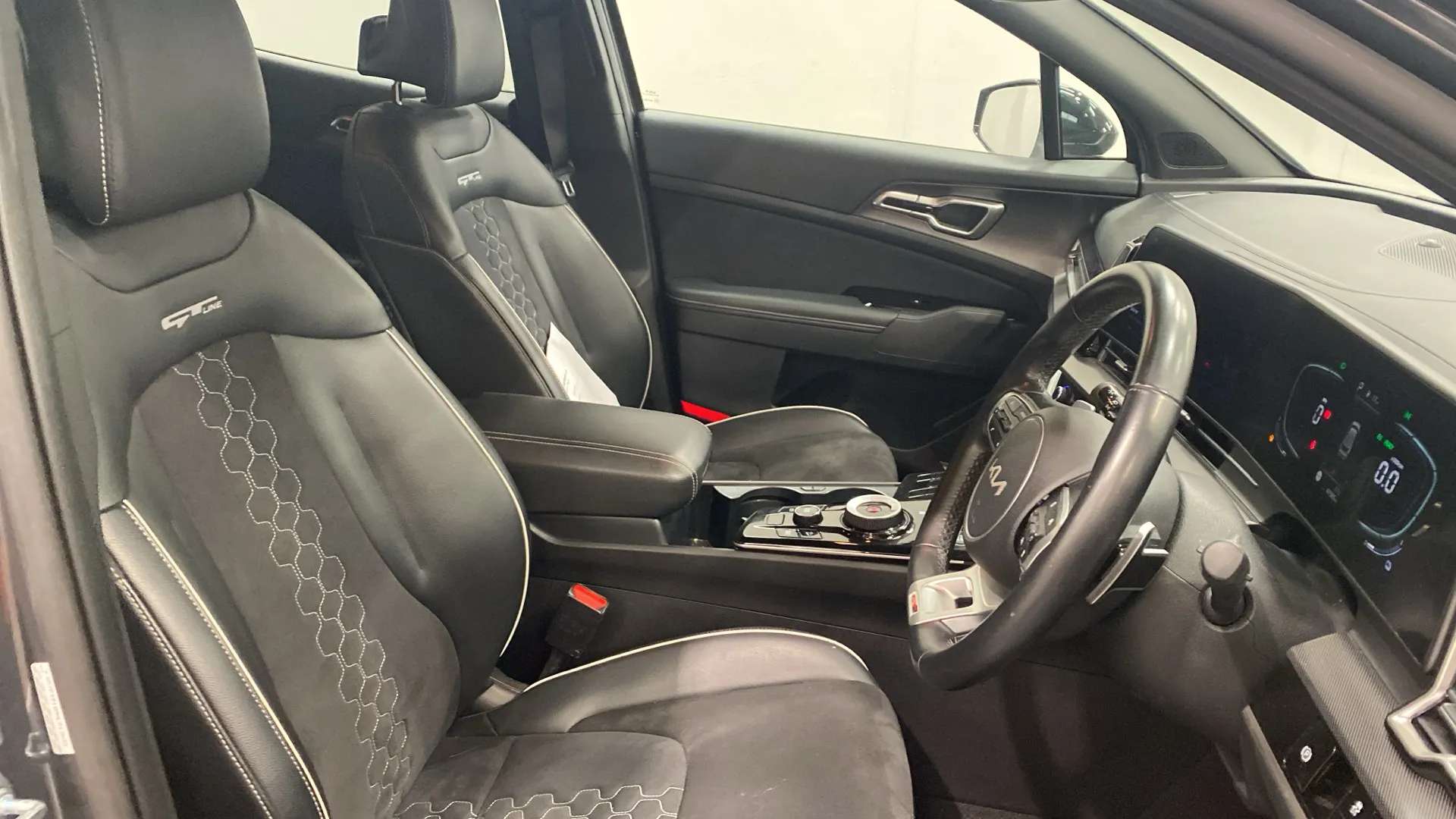 A 2022 KIA SPORTAGE 1.6T GDi HEV GT-Line Auto A 2022 KIA SPORTAGE 1.6T GDi HEV GT-Line Auto