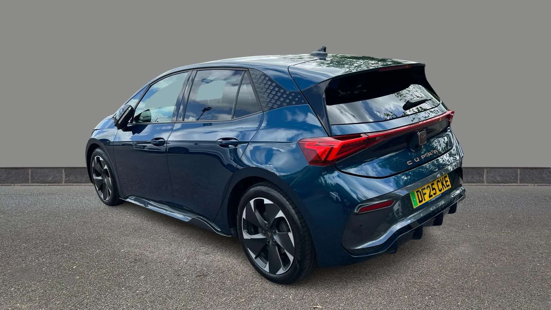 A 2025 CUPRA BORN 170kW e-Boost V2 59kWh Auto A 2025 CUPRA BORN 170kW e-Boost V2 59kWh Auto