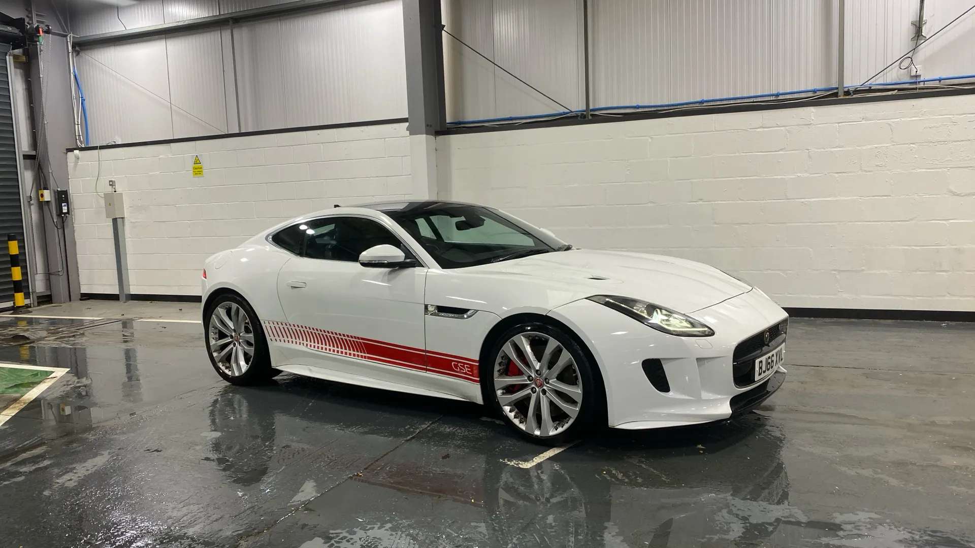 A 2016 JAGUAR F-TYPE 3.0 Supercharged V6 S Auto AWD A 2016 JAGUAR F-TYPE 3.0 Supercharged V6 S Auto AWD
