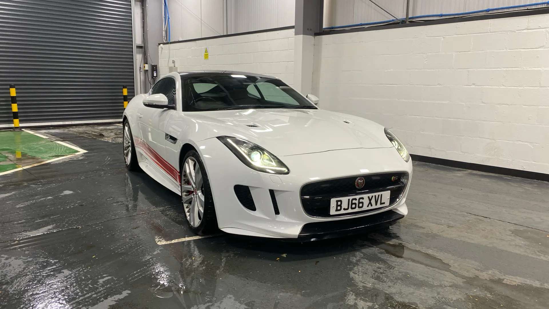 A 2016 JAGUAR F-TYPE 3.0 Supercharged V6 S Auto AWD A 2016 JAGUAR F-TYPE 3.0 Supercharged V6 S Auto AWD