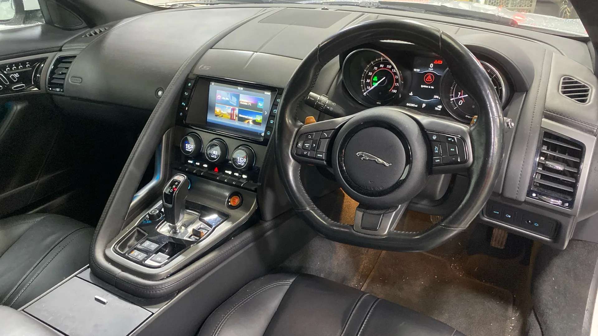 A 2016 JAGUAR F-TYPE 3.0 Supercharged V6 S Auto AWD A 2016 JAGUAR F-TYPE 3.0 Supercharged V6 S Auto AWD