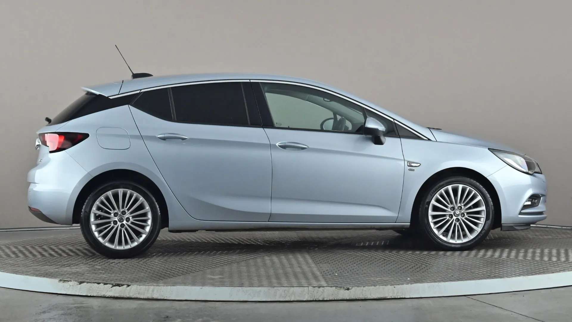 A 2018 VAUXHALL ASTRA 1.4T 16V 150 Elite A 2018 VAUXHALL ASTRA 1.4T 16V 150 Elite