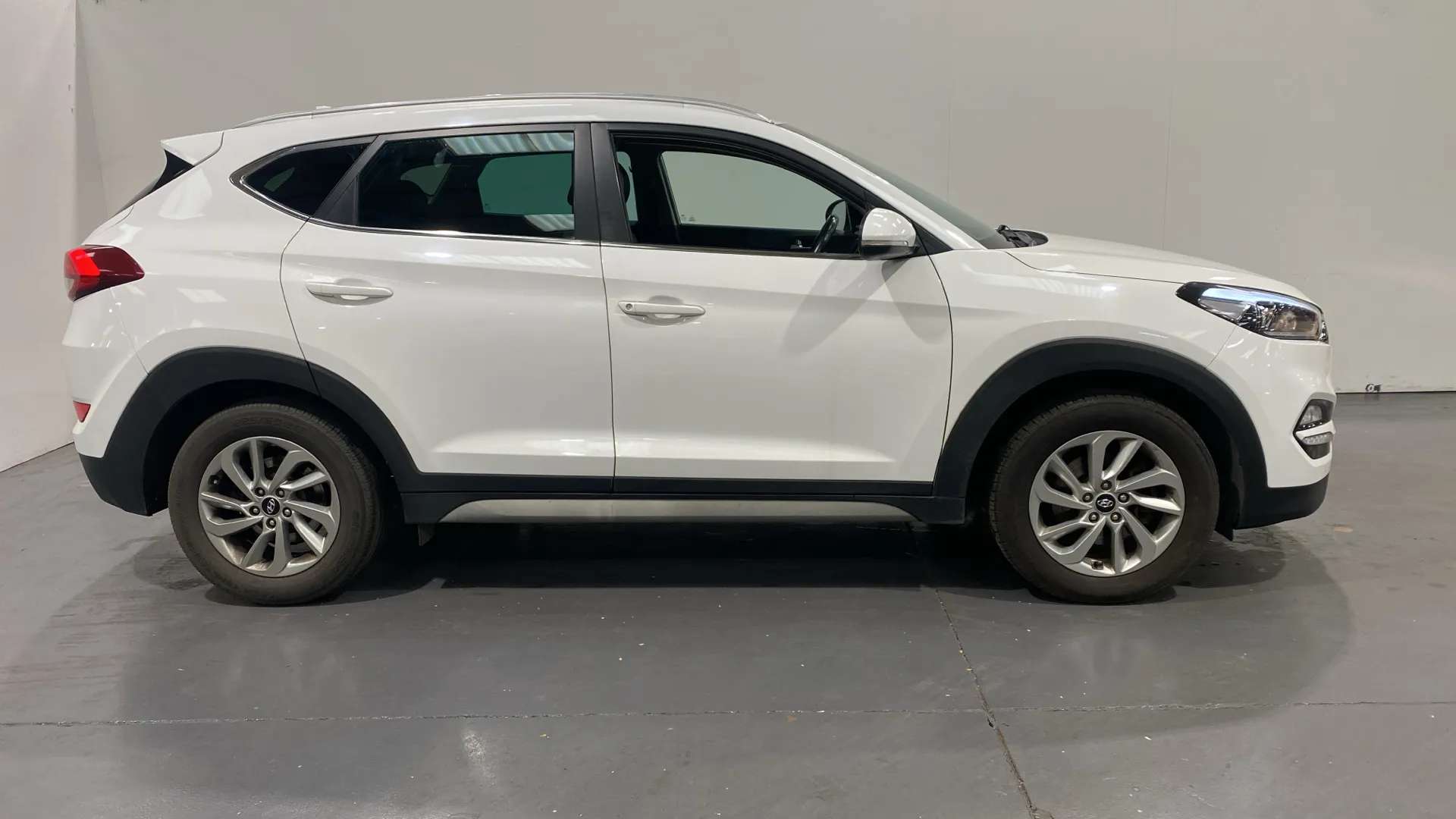 A 2017 HYUNDAI TUCSON 1.7 CRDi Blue Drive Premium 2WD A 2017 HYUNDAI TUCSON 1.7 CRDi Blue Drive Premium 2WD