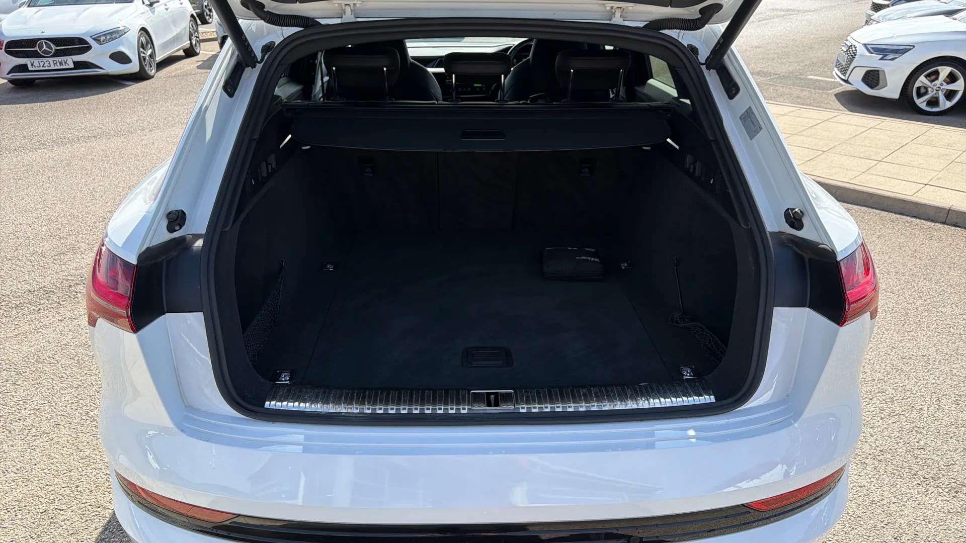 2021 AUDI E-TRON 2021 AUDI E-TRON