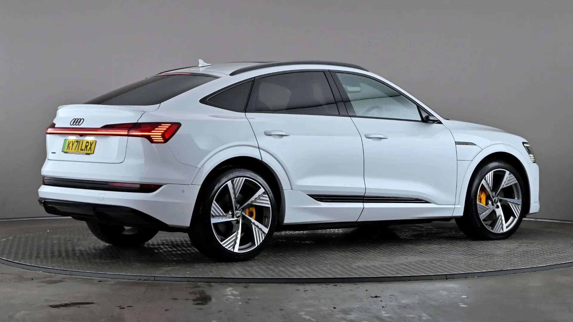 2022 AUDI E-TRON 2022 AUDI E-TRON