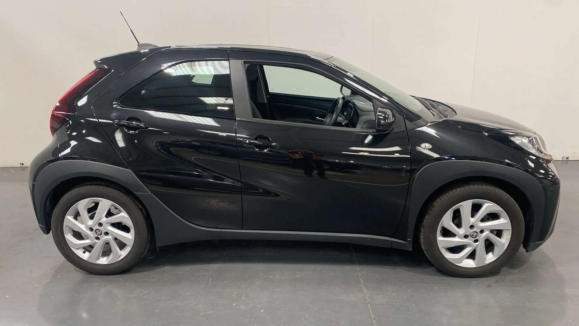A 2023 TOYOTA AYGO X 1.0 VVT-i Pure Auto A 2023 TOYOTA AYGO X 1.0 VVT-i Pure Auto