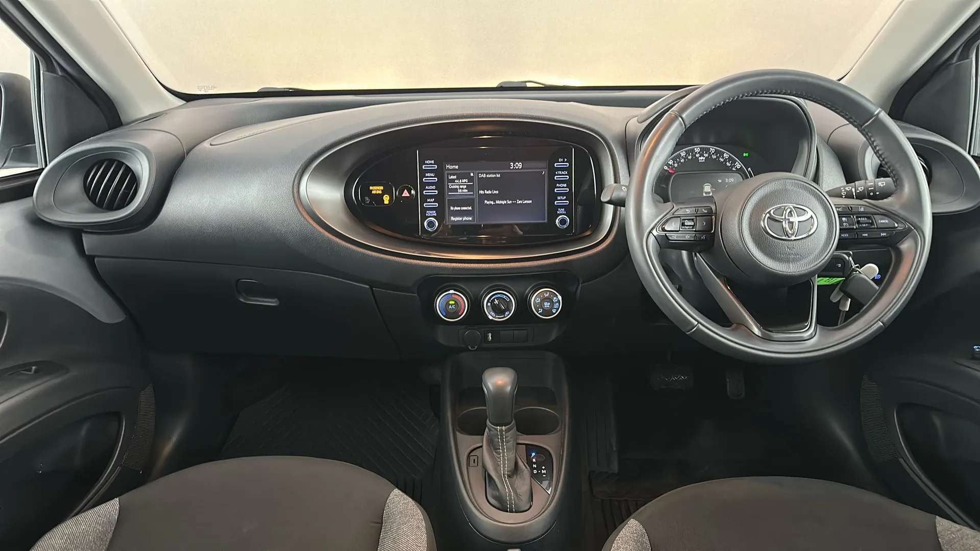 2022 TOYOTA AYGO X 2022 TOYOTA AYGO X