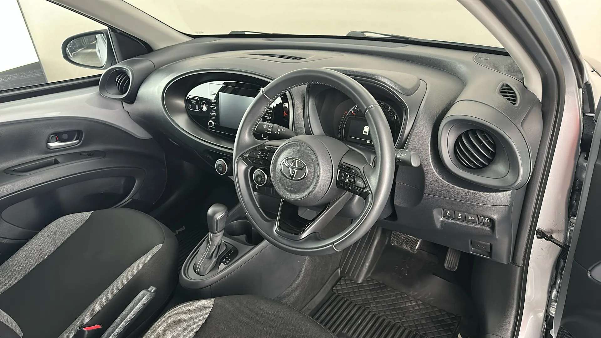 2022 TOYOTA AYGO X 2022 TOYOTA AYGO X