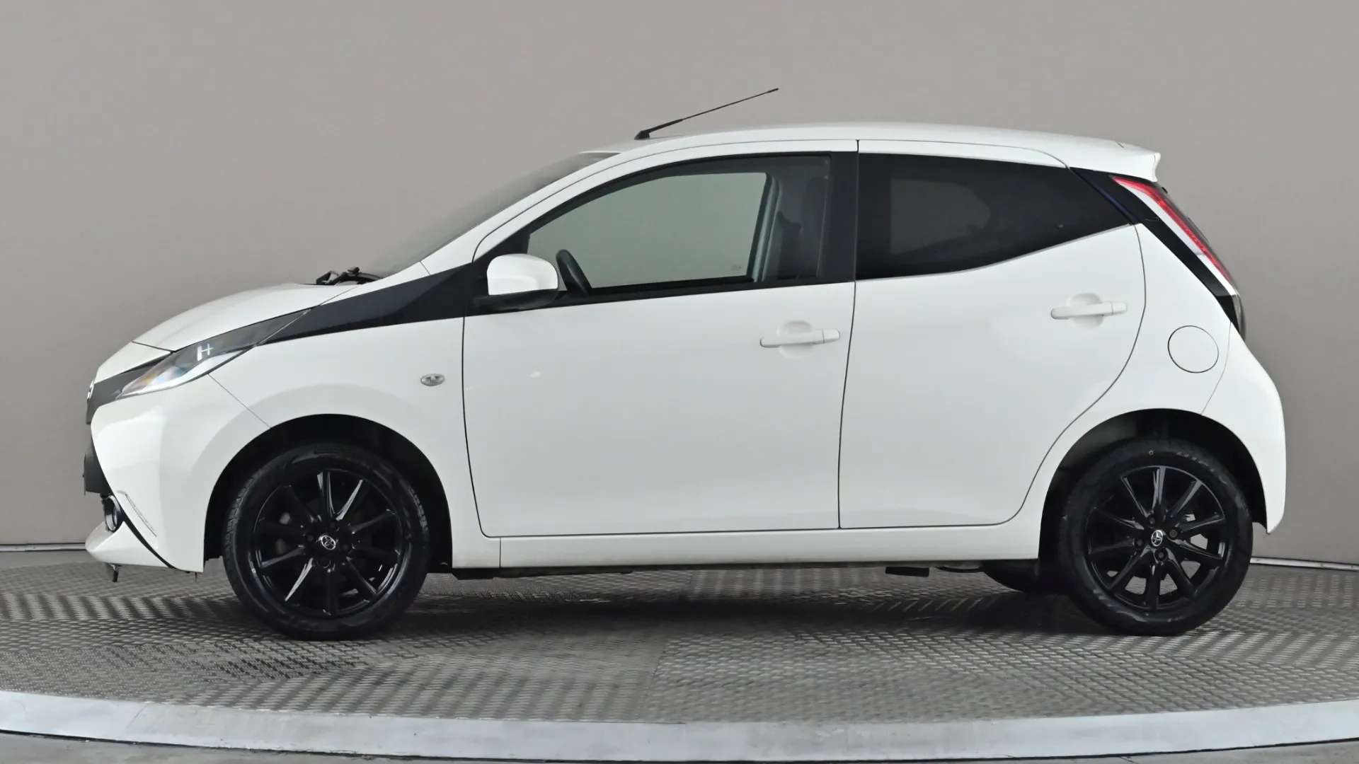 A 2017 TOYOTA AYGO 1.0 VVT-i X-Style A 2017 TOYOTA AYGO 1.0 VVT-i X-Style