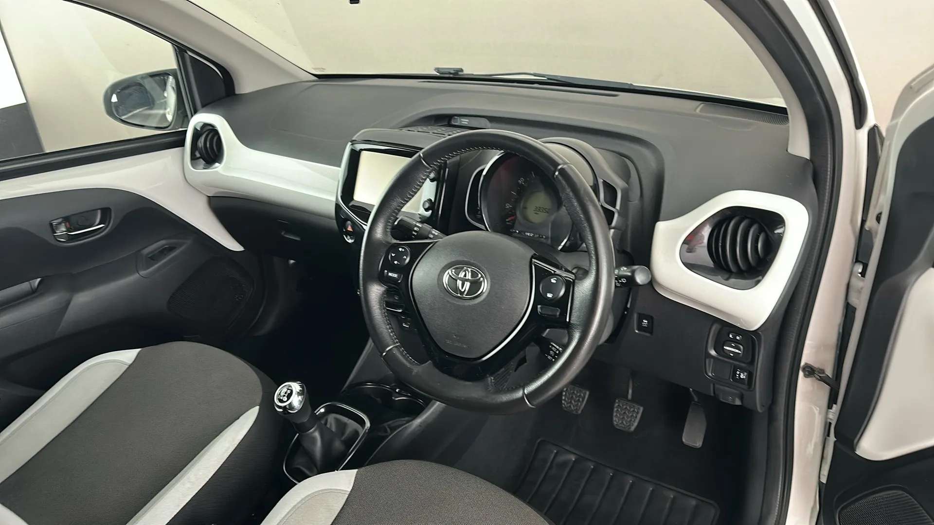 2017 TOYOTA AYGO 2017 TOYOTA AYGO