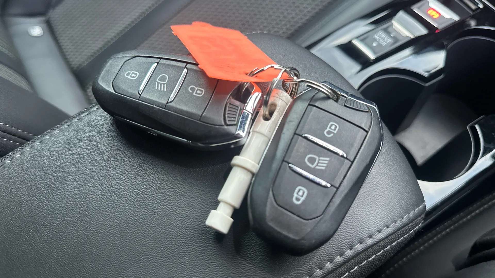 2021 PEUGEOT 2008 2021 PEUGEOT 2008