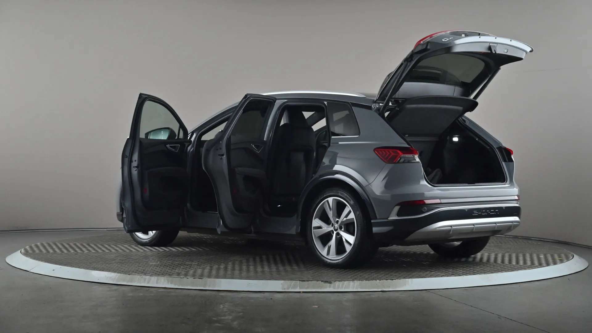 2021 AUDI Q4 2021 AUDI Q4
