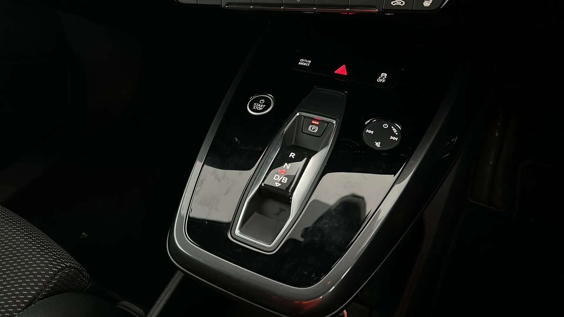 2021 AUDI Q4 2021 AUDI Q4