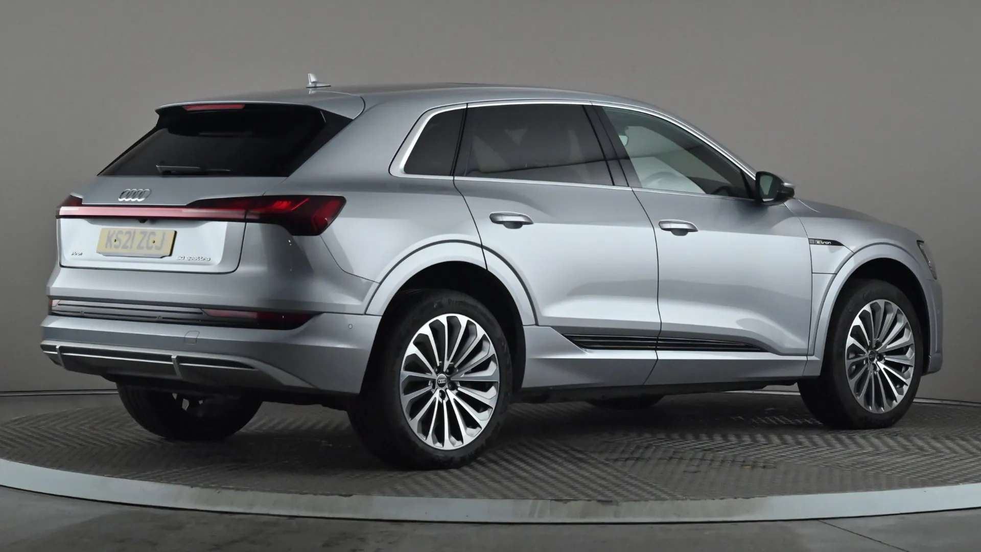 2021 AUDI E-TRON 2021 AUDI E-TRON